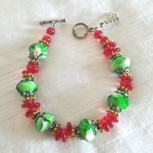Christmas Silver Gold Red Green Glass Bead Bracelet